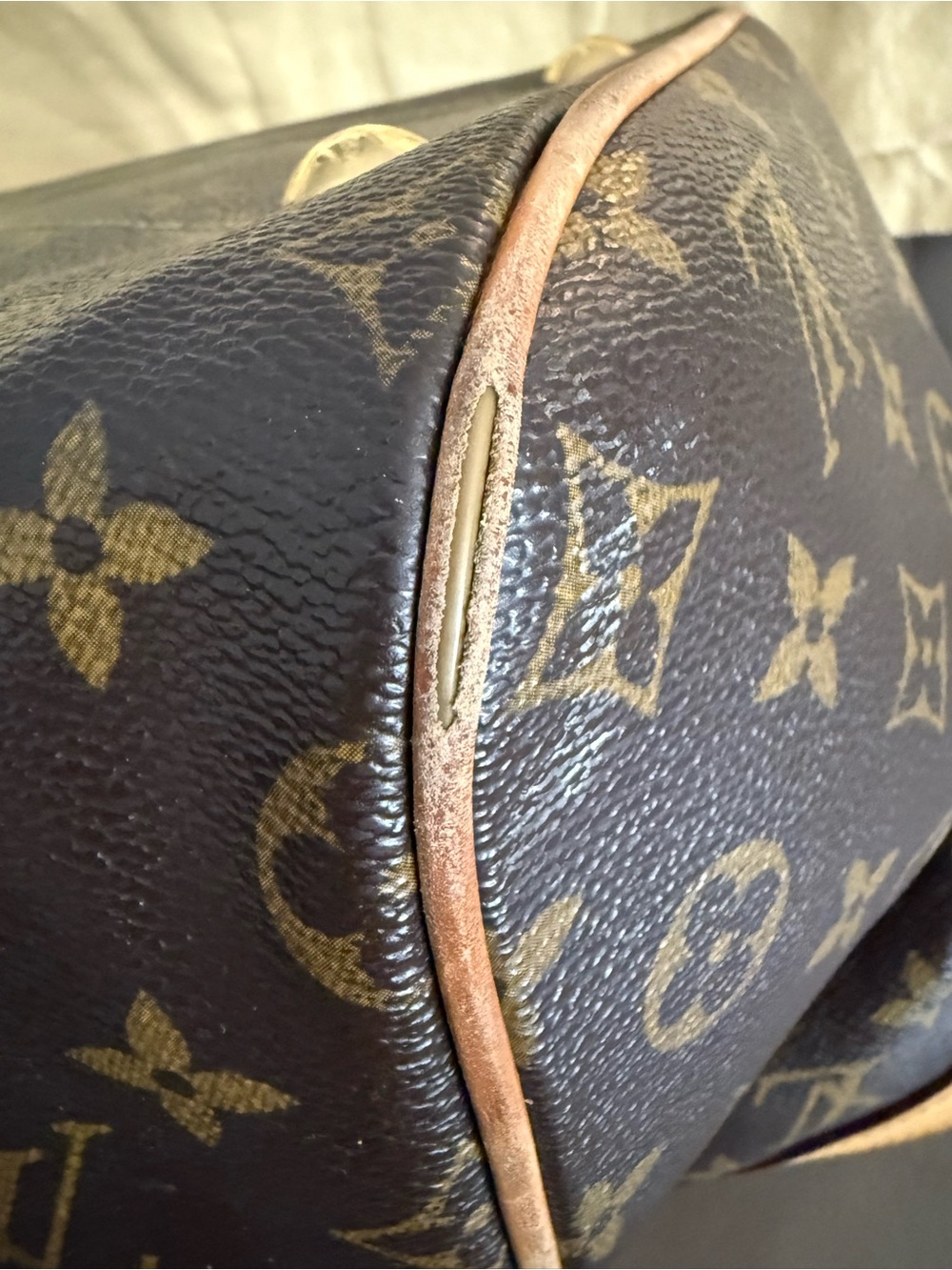 Louis Vuitton Tivoli GM Monogram Canvas Satchel with Natural Vachetta Handle - Picture 8 of 14
